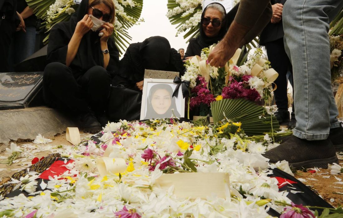 «روح انگیز شمس» رهسپار خانه ابدی شد/ حسن فتحی: روح انگیز شمس نماد امیدواری در برابر مشکلات بود