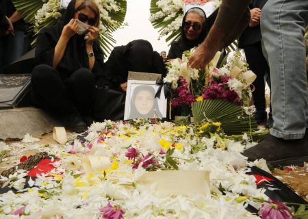 «روح انگیز شمس» رهسپار خانه ابدی شد/ حسن فتحی: روح انگیز شمس نماد امیدواری در برابر مشکلات بود